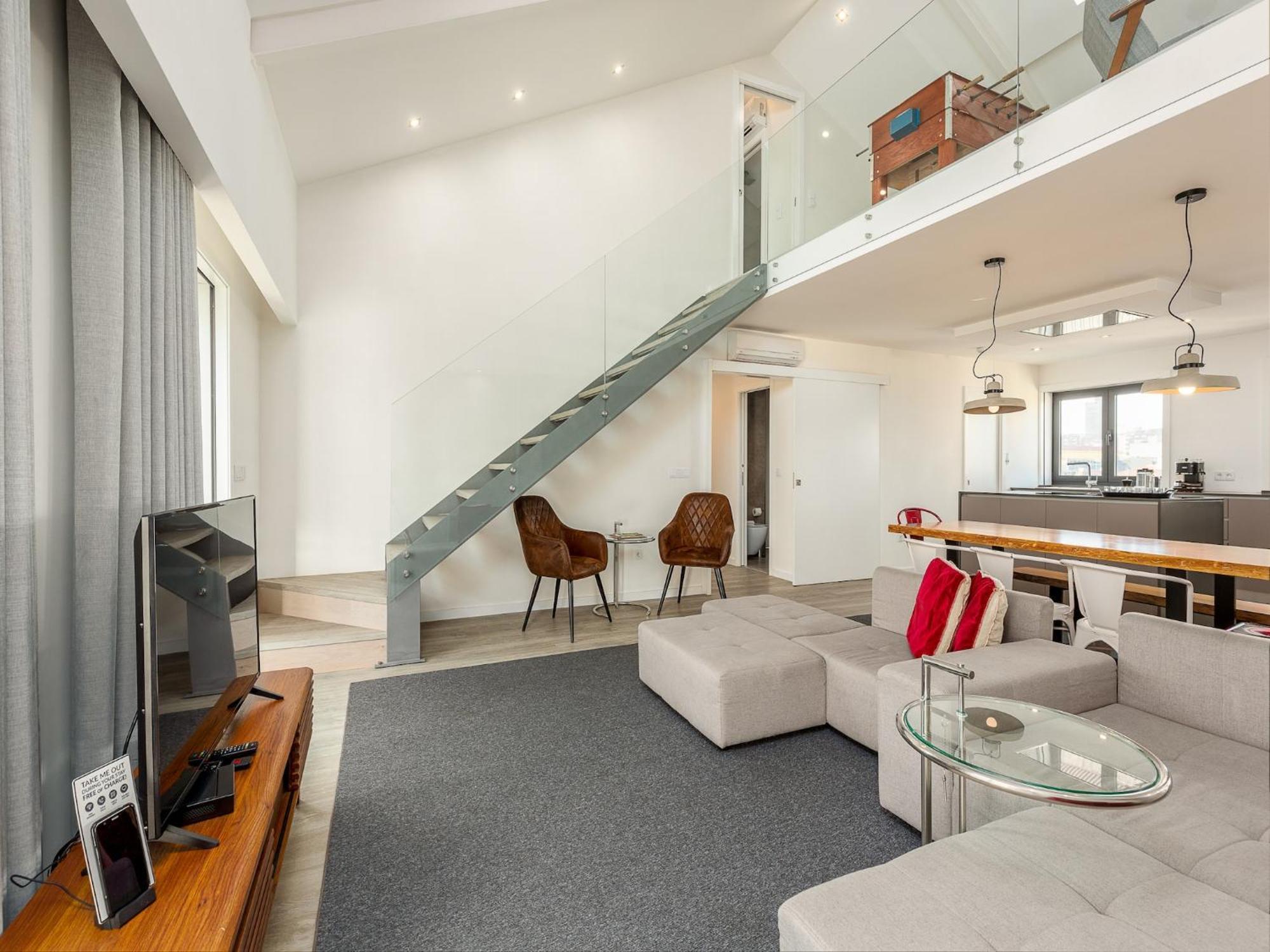 Spacious 4-bedroom In Oporto